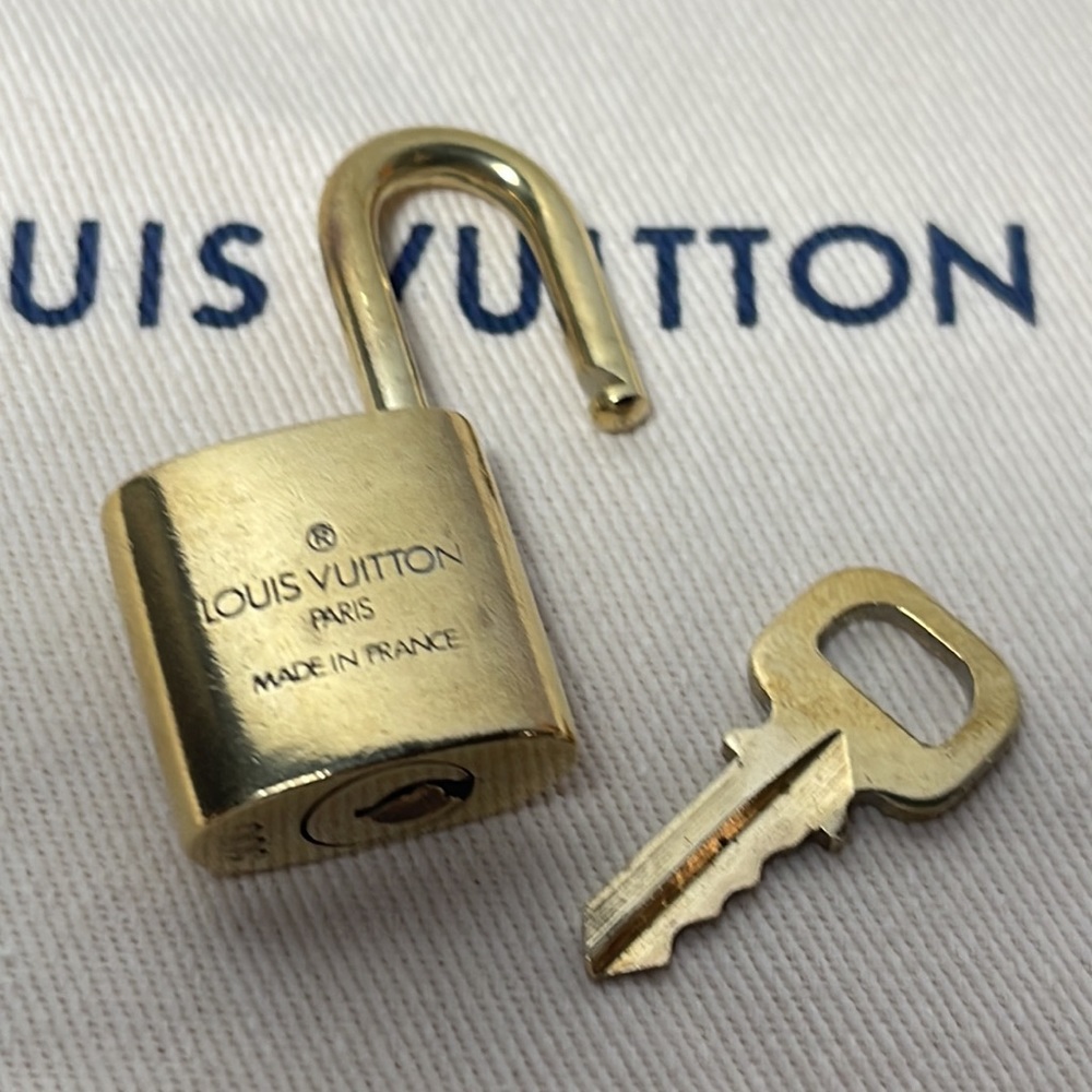 Louis Vuitton LOCK and KEY - Picture 3 of 3